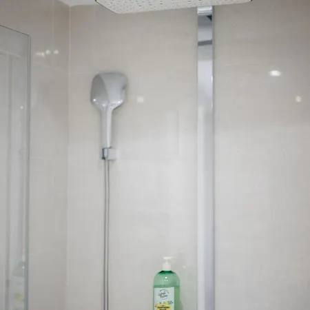 公寓 Queen Garden Iii, Elegant 2 Pieces Au Coeur Du Centre Ville, Vue Laterale Mer, Ac 芒通